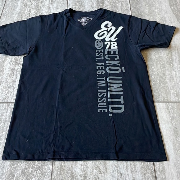 Preloved Ecko Unltd V neck short sleeves Shirt red & black for men (2 pcs) - Picture 8 of 11